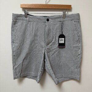 NWT- Ben Sherman Men's Seersucker 7.5" Shorts White / Navy Blue Stripe Sz 36